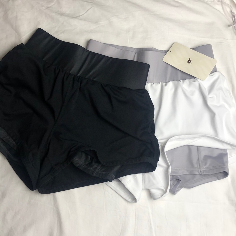 Fabletics Olesia Shine Shorts - Bundle